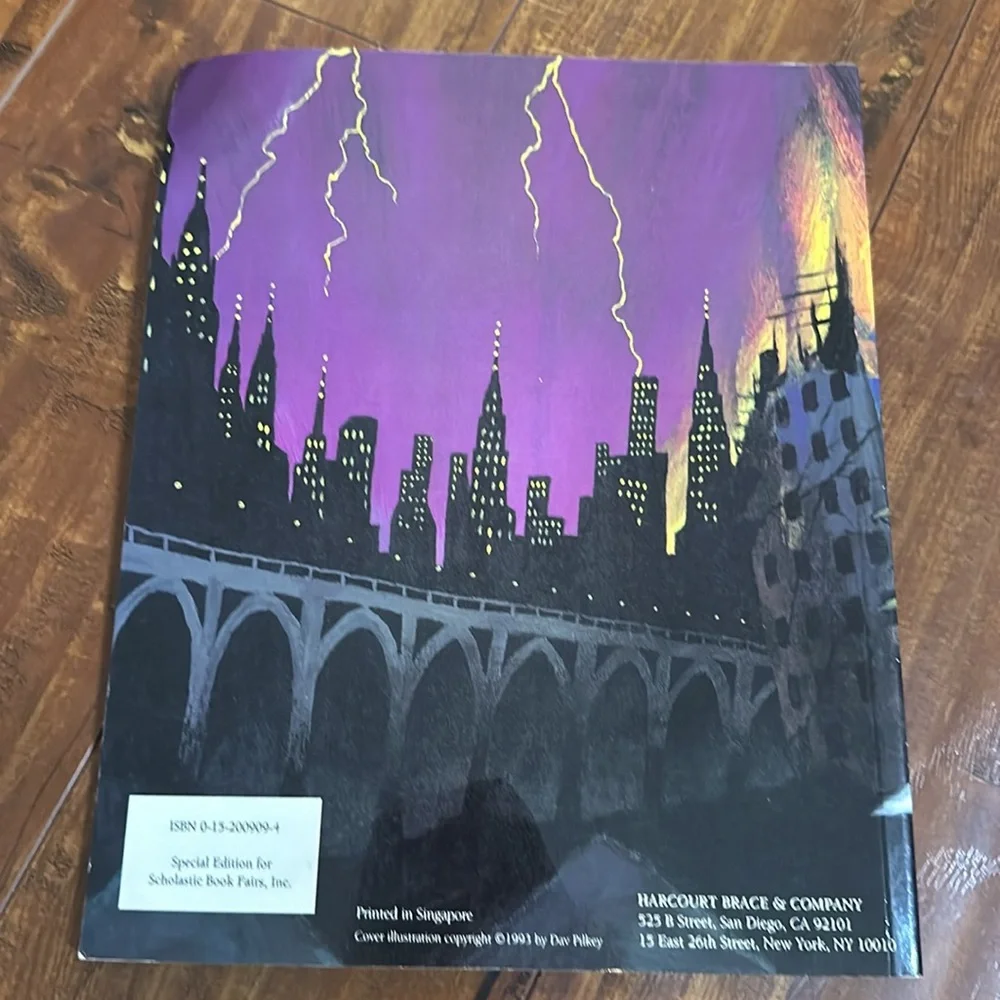 Dogzilla paperback by‎ Dav Pilkey